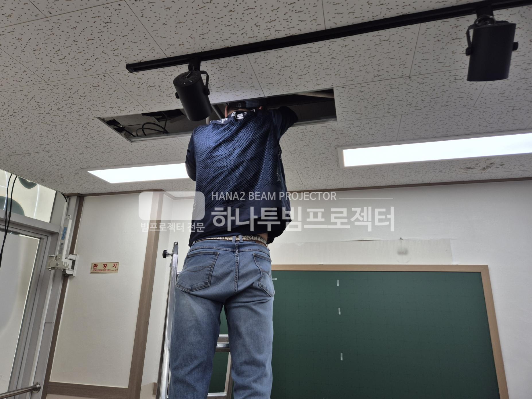 3730978545_0fjF7GMz_71df416b7f1c667530b8b0775db322b547bafee9.jpg 이미지크게보기