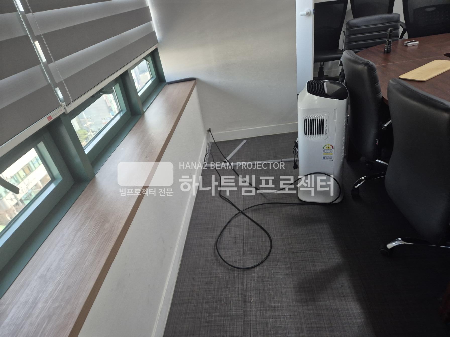 3730978545_AsITE01l_ac637a383140f186884bd2f53044fee233a78a4c.jpg 이미지크게보기