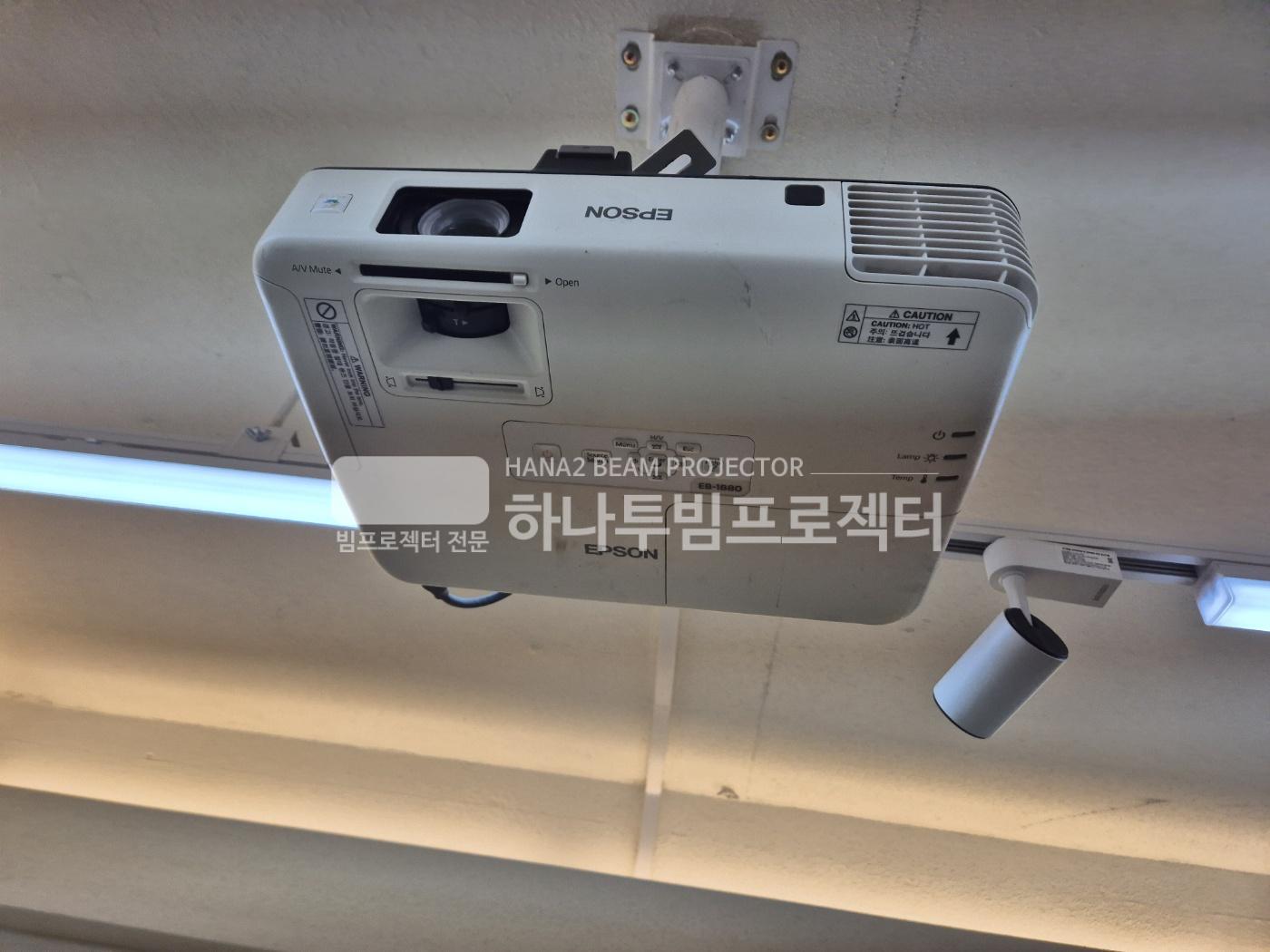 3730978545_DiWy7KSI_3064f5217bb4c3481557817569fce74c54daee5a.jpg 이미지크게보기