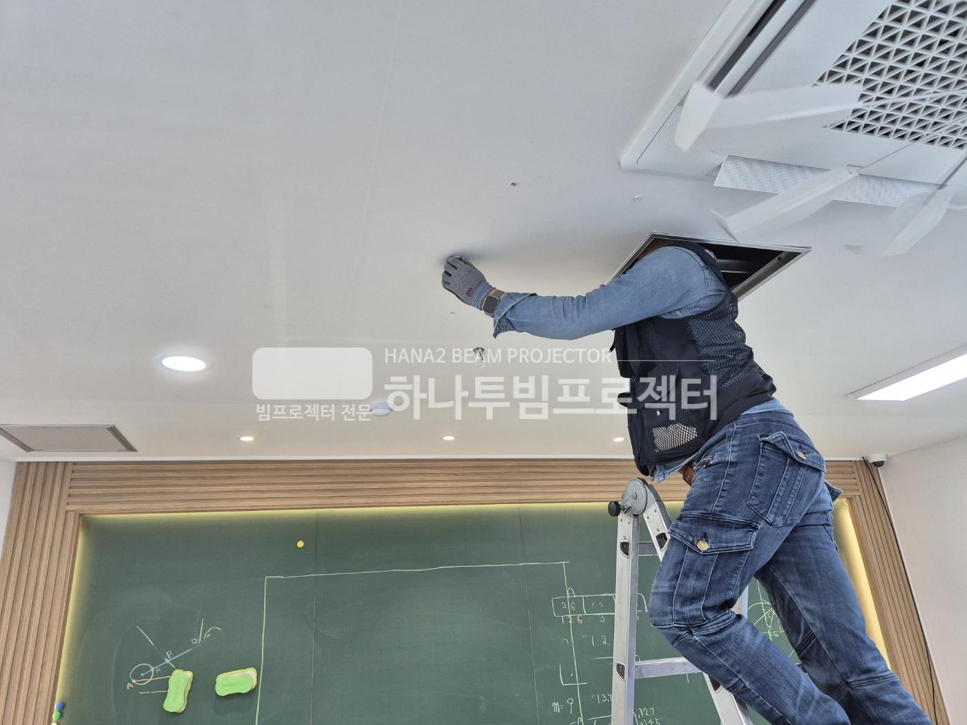 3730978545_M3PRsSa2_e49dc2b1d17b40136277824d591be3576acc7003.jpg 이미지크게보기