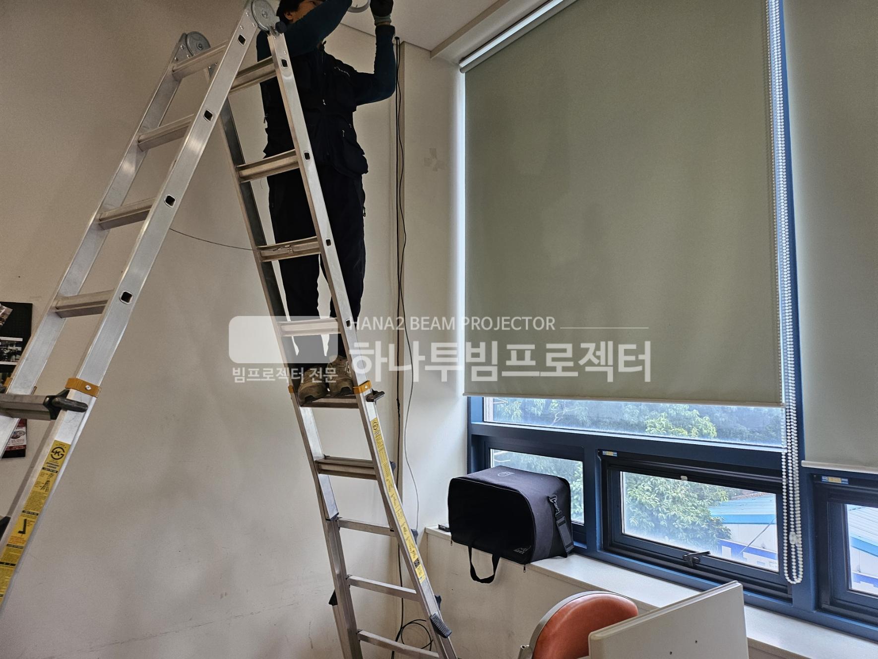 3730978545_VFA0whix_36ff6ee0383959339437e5325d2940437e204806.jpg 이미지크게보기