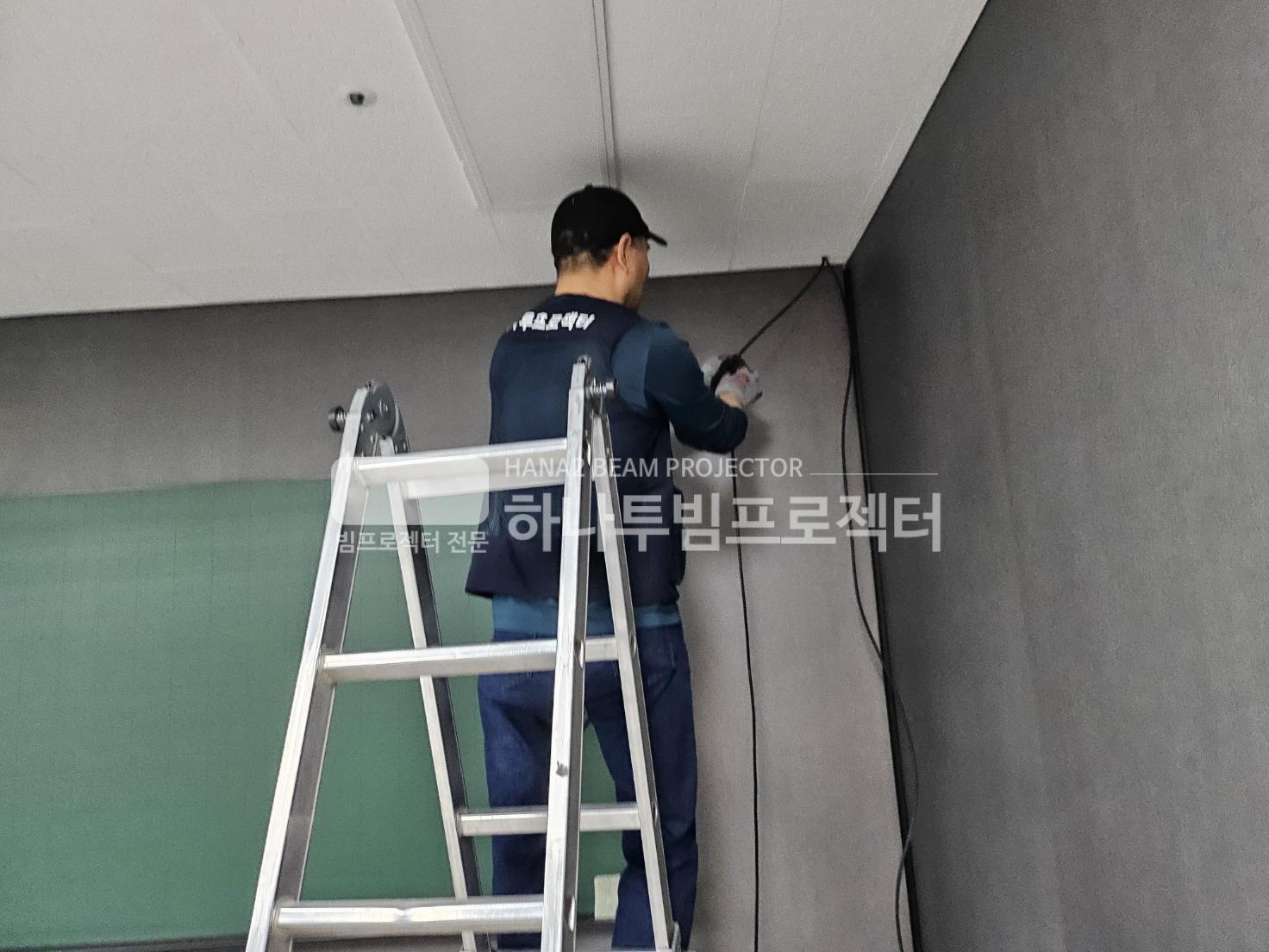 3730978545_k0yE1zFt_f84956cee705e2ca28b5e17b6c6e4f3830bc2056.jpg 이미지크게보기